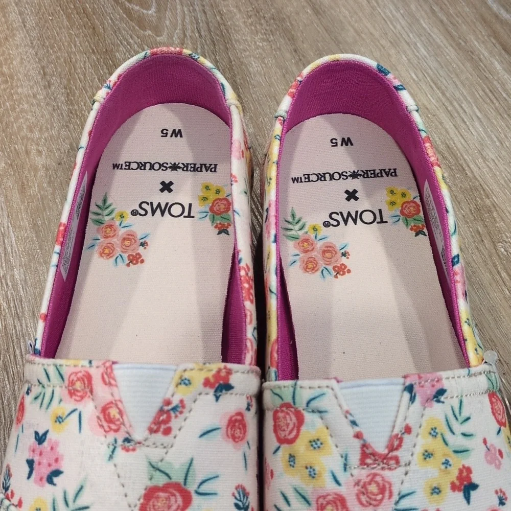 TOMS Women's Multicolor Floral Slip-On Flats size 5 - Picture 3 of 13